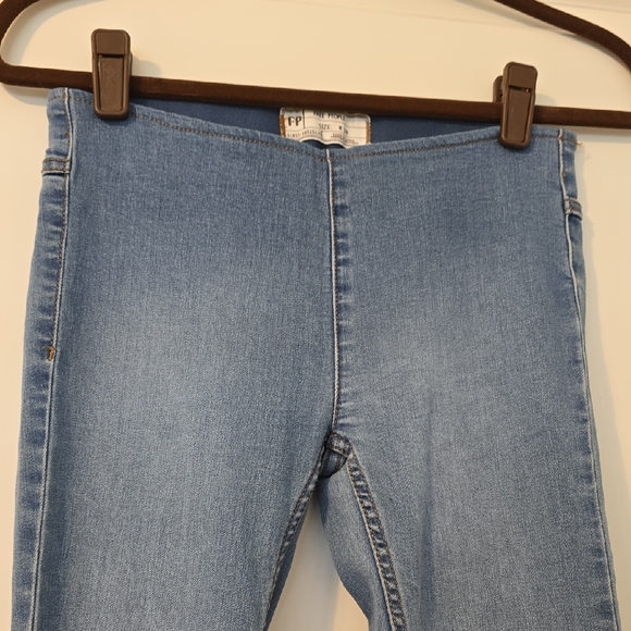 Free People Penny Pull On Light Blue Flare Jeans. Size 24 EUC - Picture 3 of 15